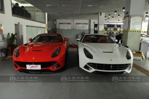 iPE フェラーリ F12 マフラー 装着