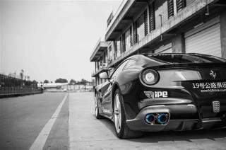 フェラーリ F12ベルリネッタ3